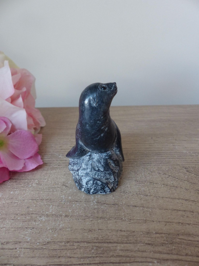Figurine petit phoque sculpté en pierre de savon Wolf Original Canada, sculpture inuit otarie lion de mer, collection bébés animaux pierre