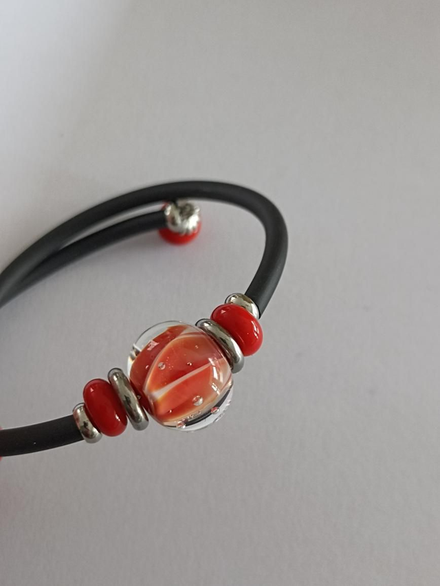 Bracelet rouge en verre