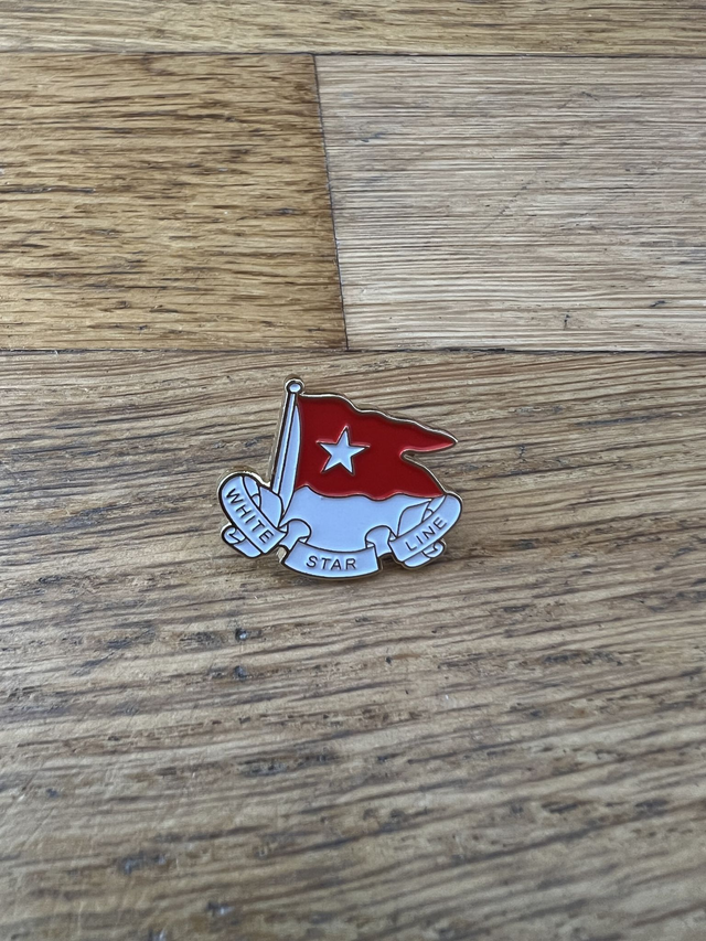 pin's white star line