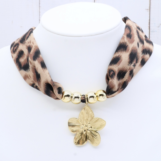 Collier tissu léopard