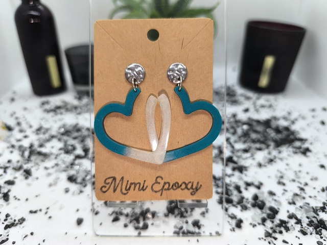 Boucles d&#039;oreilles coeur bleu canard et blanc nacré 