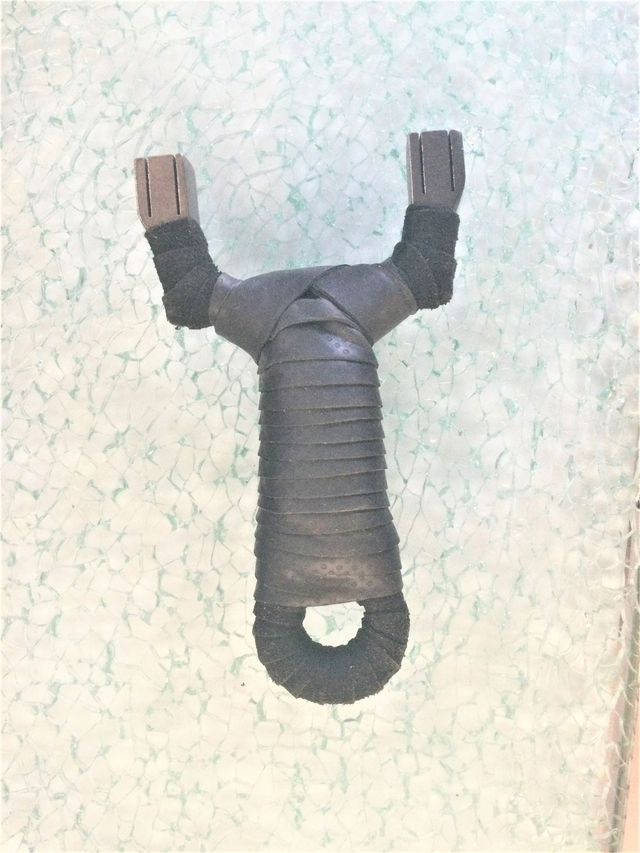 10L ... Lance Pierre Compétition Survie avec attache simple dans rainure  - (2 bandes)