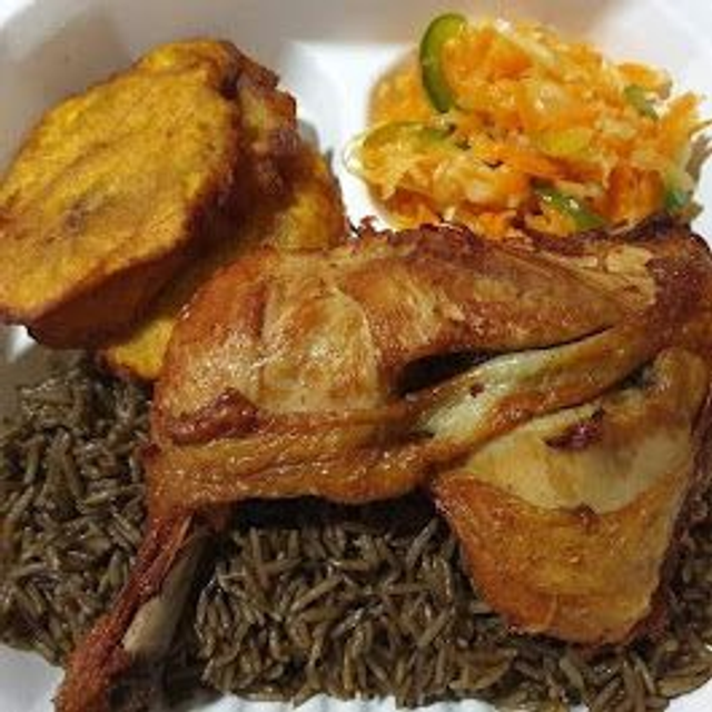 Menu poulet grille riz djondjon banane pikliz -boisson