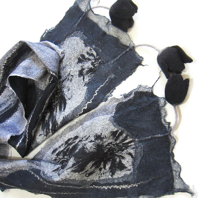 Sciarpa lana merino seta infeltrita fiori tulipani Sciarpa colore nero lunga calda donna fatto a mano regali unici per le donne