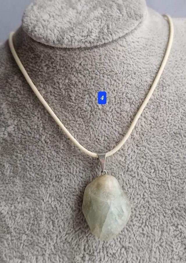 Aigue Marine pendentif  pierre roulée 