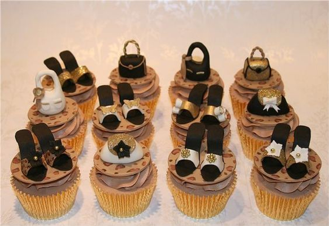 Glitz and Glam Themed Cupcakes 