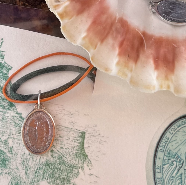 Médaille cordon coton orange et vert