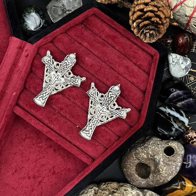 Futhark Collar Pin