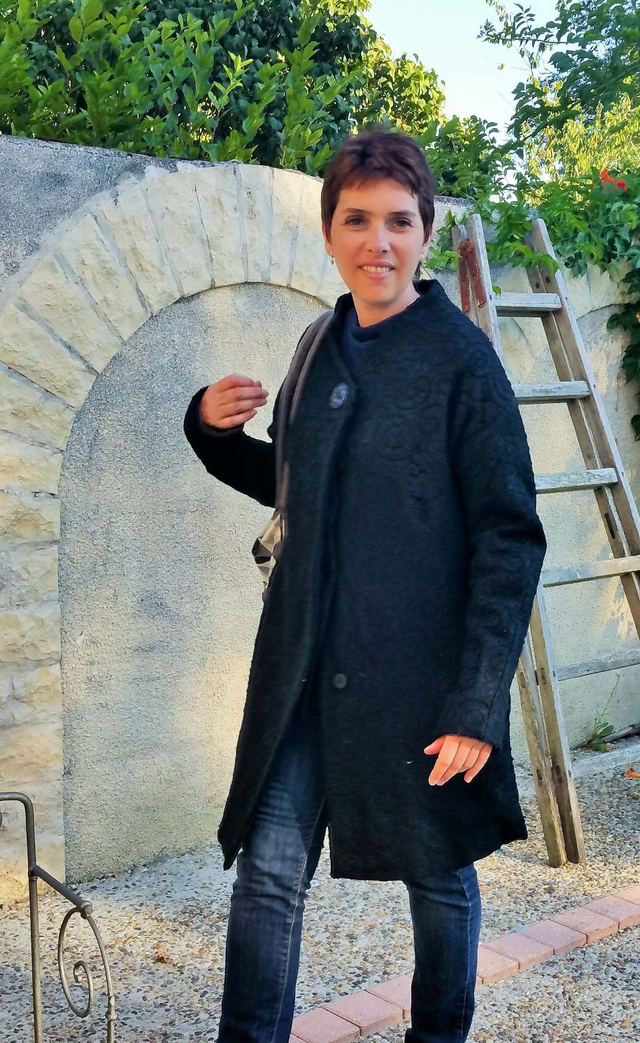 Manteau noir en laine bouillie et dentelle