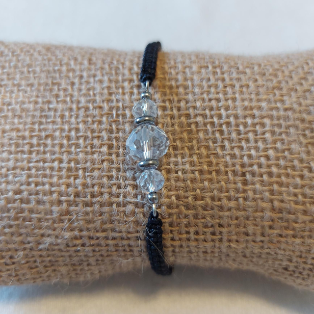 Bracelet "Kristall" micromacramé noir &amp; perles facettées