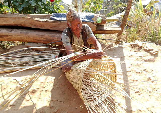 FARMER TRAINING CRAFT AND WEAVING