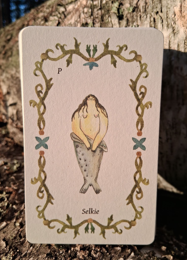 Bestiary of Women Oracle: Goddesses and legendary women from around the world * by Hanna Tricoire