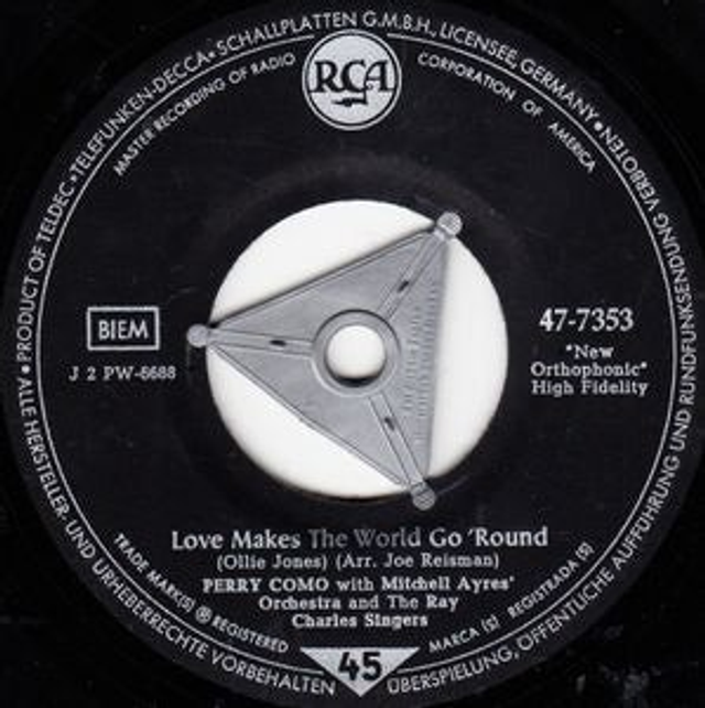 Perry Como And The Ray Charles Singers - Love Makes The World Go &#039;Round