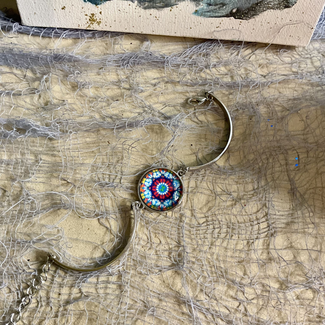 Handmade bracelet with colourful glass cabochon. 