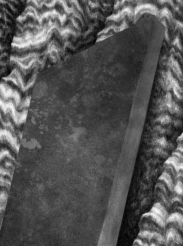 Carbon-149, monolithe