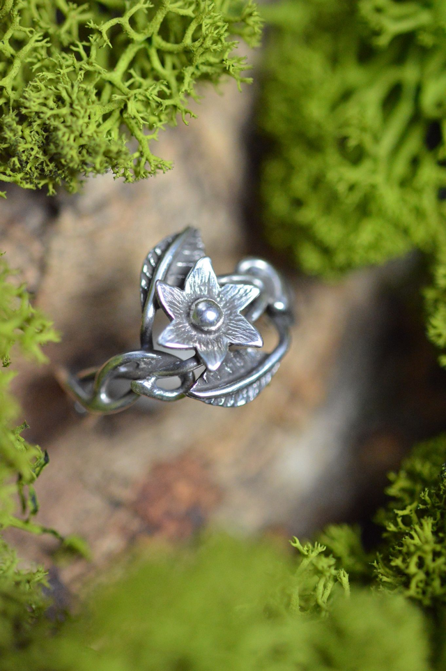Bague Elfique - Fleur à six pétales T43 à 49, feuilles simples
