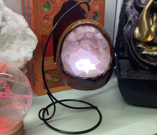 Lampe en oeuf en quartz rose &amp; en céramique