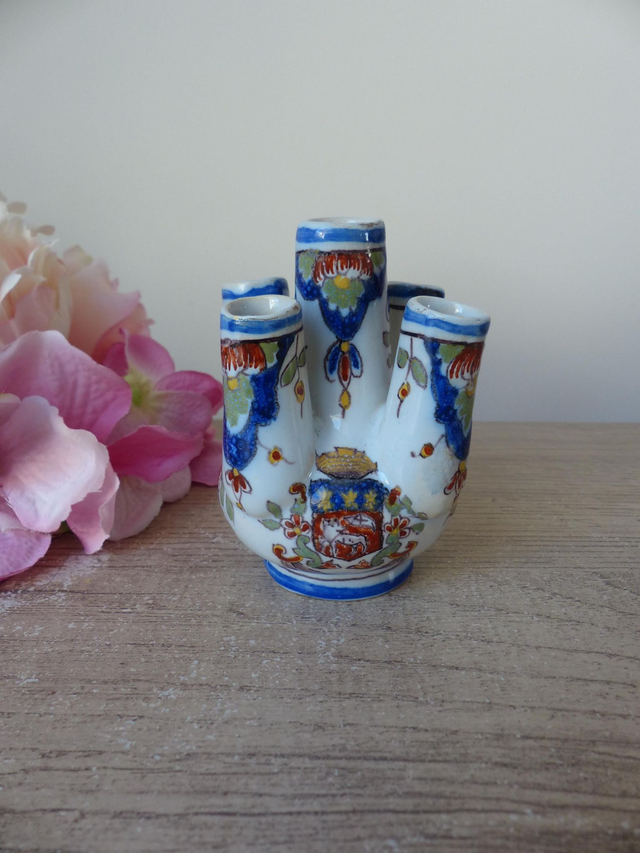 Ancien petit vase pique fleurs en faïence de Rouen peint main, vase miniature avec blason vieux Rouen vintage, petit vase décor floral bleu