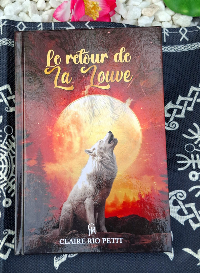 Le retour de la louve - relié - romance fantastique entre légendes, passion et loups-garous