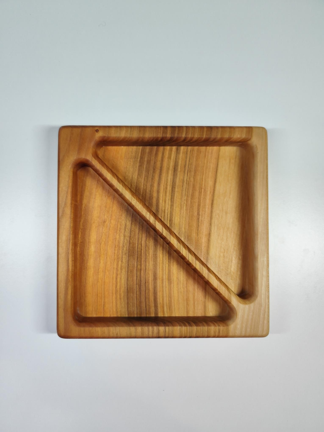 Vide-poche carré en merisier massif à deux compartiments (19,5 x 19,5 cm)
