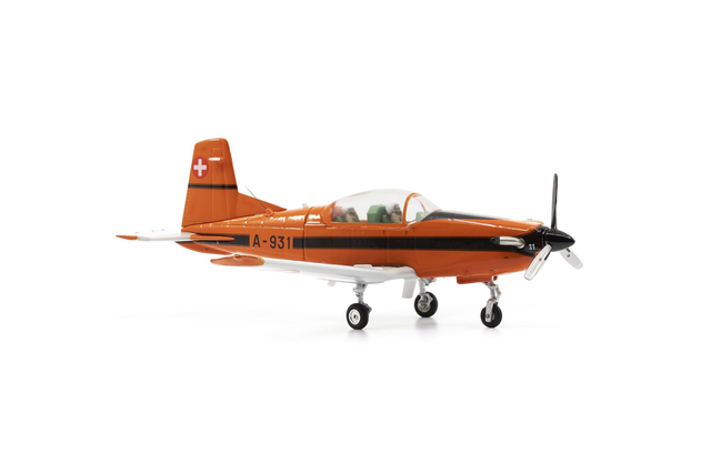 Pilatus PC-7 (A-931) Metallmodell in der Ursprungsbemalung orange , 1:72