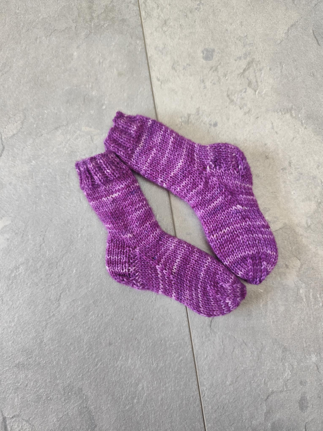 Handgestrickte Socken Größe 62/68
