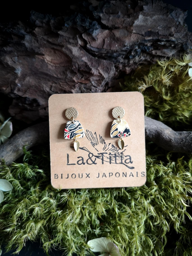 Boucles d&#039;oreilles - puces - papier washi - fleurs - feuilles - laiton - La&amp;Titia 