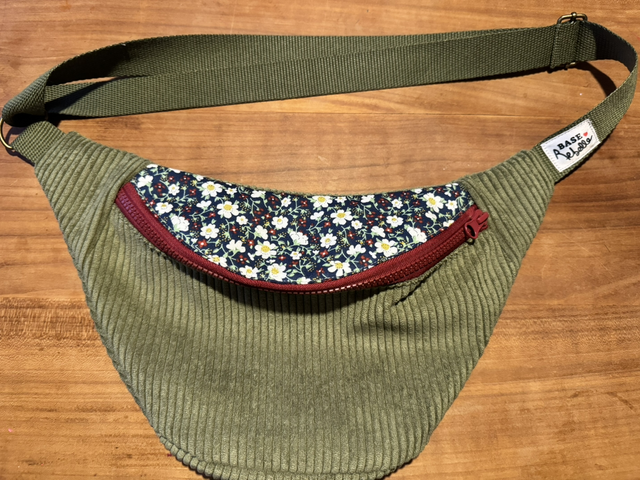 Carlota velours vert kaki et tissus fleurs