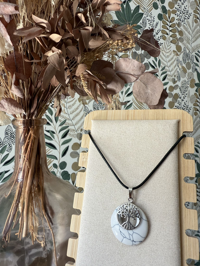 Collier Howlite &amp; Arbre de vie en Inox couleur argentée