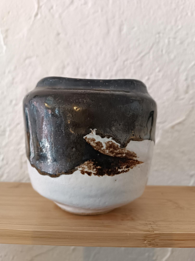 Vase  bicolore blanc brun  métal   ceramicart 