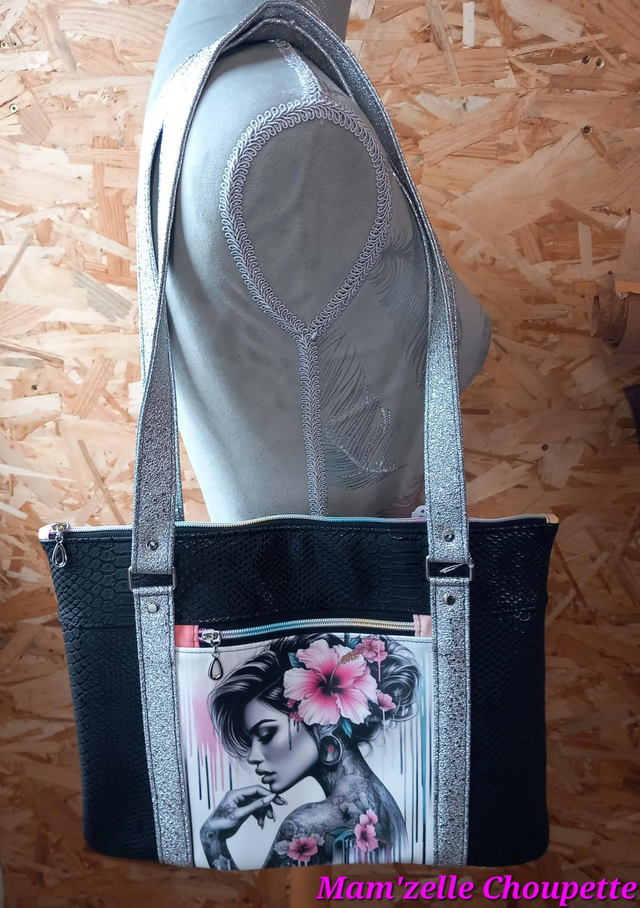 Pochette Léonie coupon femme tatouée