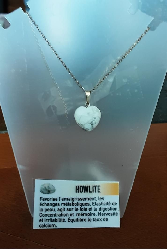 Howlite cœur avec chaîne 