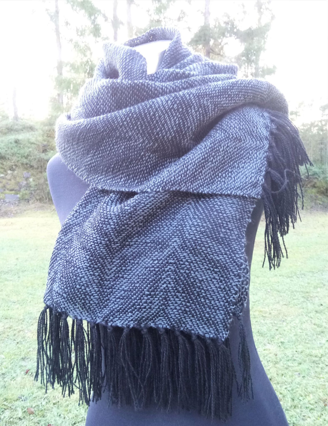 Lehdet- huivi / Leaves- scarf