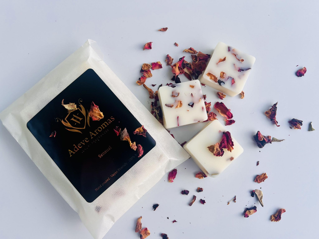 Cappuccino Rose &amp; Oud Luxury Botanical Soy Wax Melt