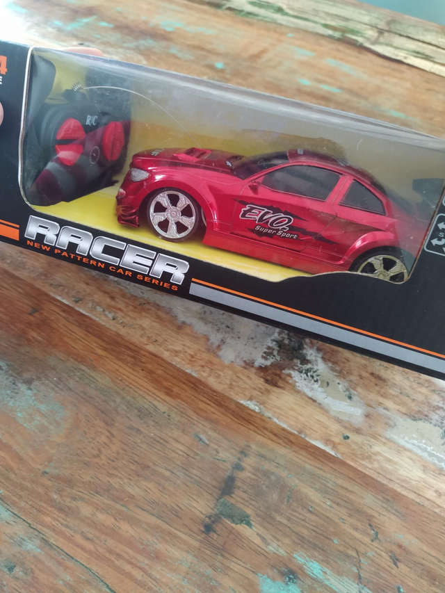 VOITURE TÉLÉCOMMANDÉE RC RACER 1:24