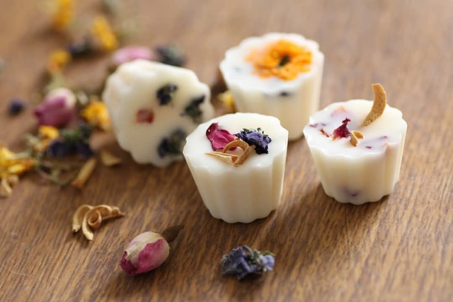 CANNELES FLEURIS " MONOI " 