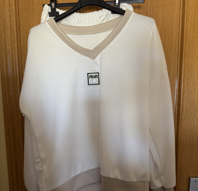 Conjunto Chándal Miu Blanco/Beige 