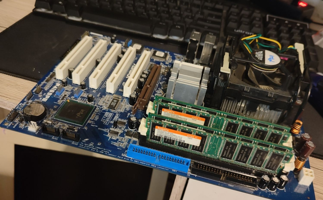 Kit Bundle ASROCK P4I65PE+Pentium 4-3,20GHZ+1GB DDR 400MHZ