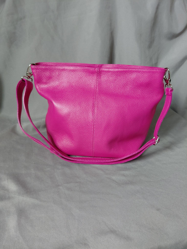 Sac en cuir couleur rose 