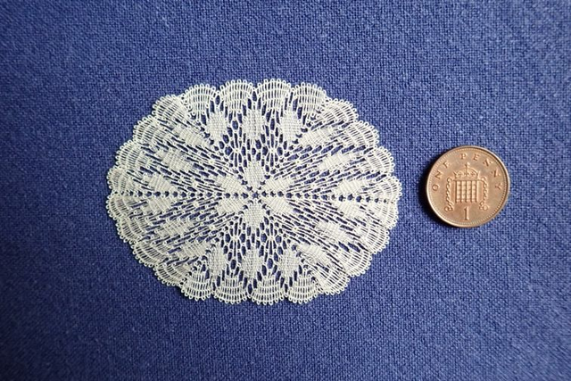 Handmade Lace Mat (Design O1)