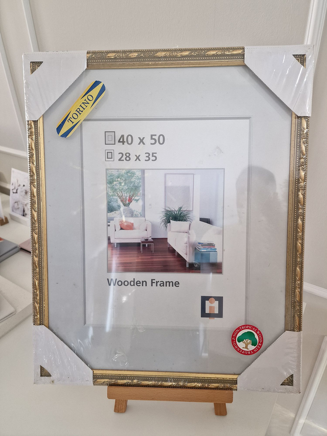 Goldener Holzrahmen mit Ornamenten 40x50