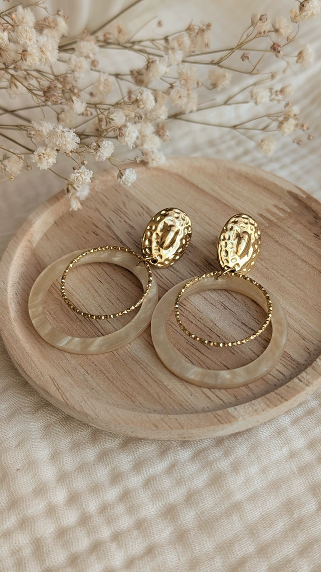 Boucles d'oreilles SIDONIE beige nacré