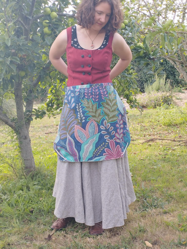 Tablier de récolte grandes feuilles ton bleu