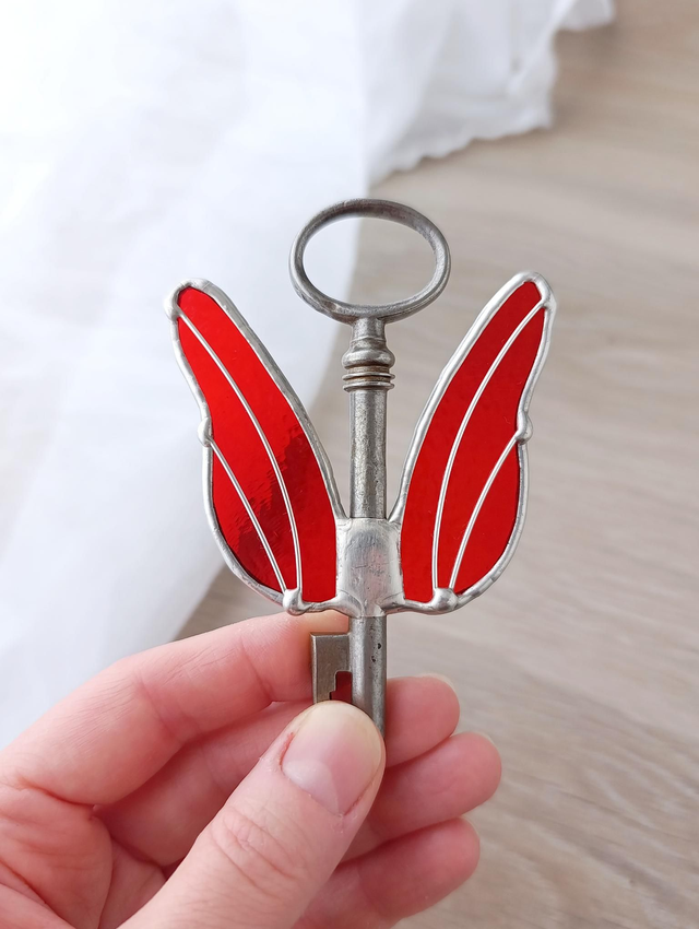 🗝️ Clé féerique "Gaia" rouge en vitrail