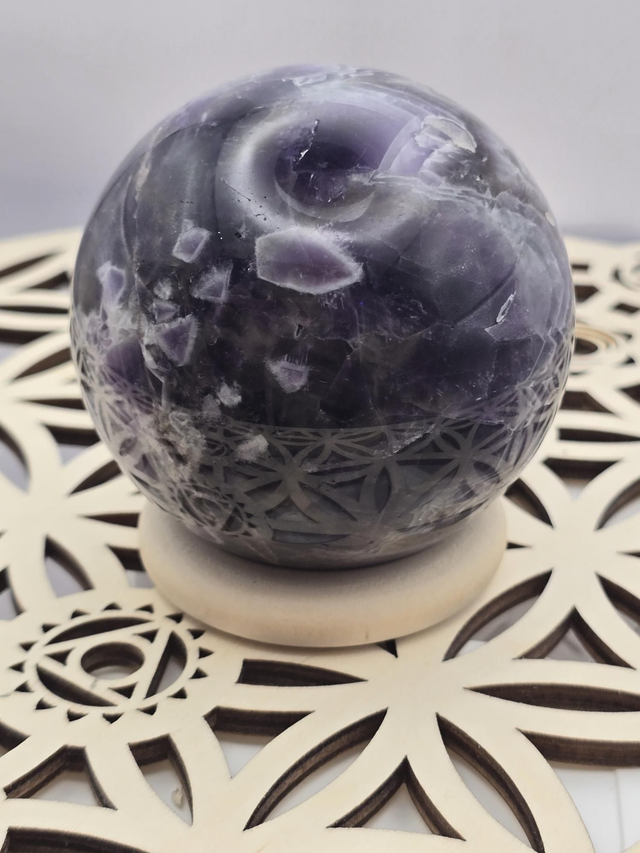 Améthyste chevron forme sphère