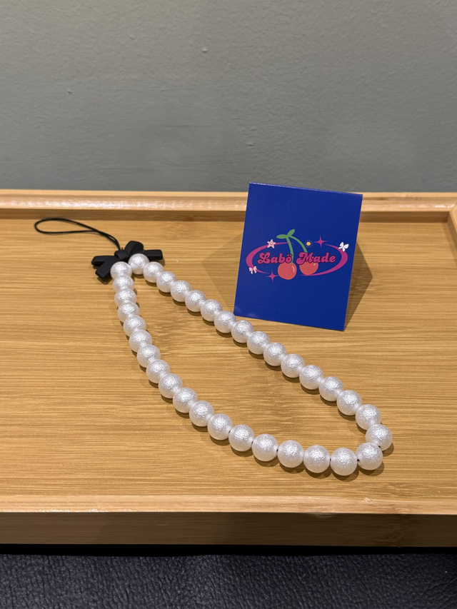 Noir Pearl Bow Strap