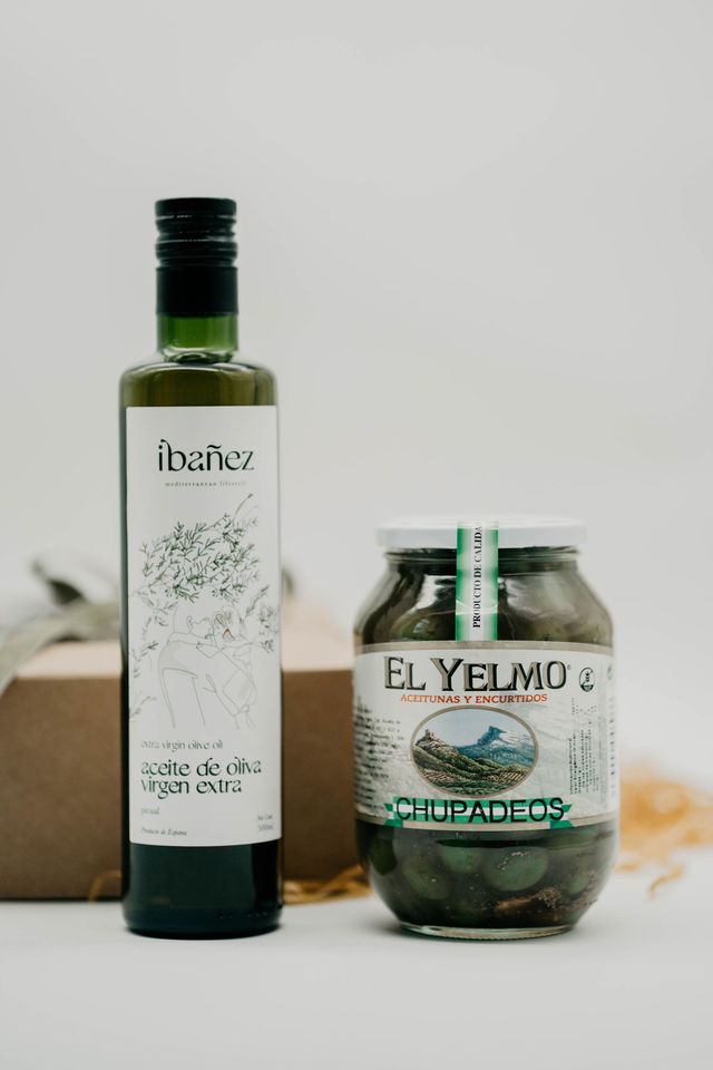 Geschenkkorb: Ibañez Olivenöl mit Oliven