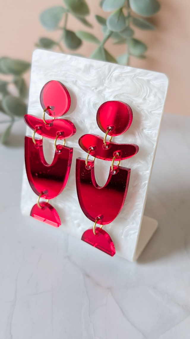 Boucles d&#039;oreilles rouges en plexi