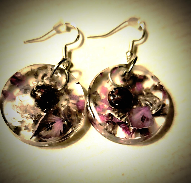 Boucles d'oreilles pétales d'hortensia et perles 