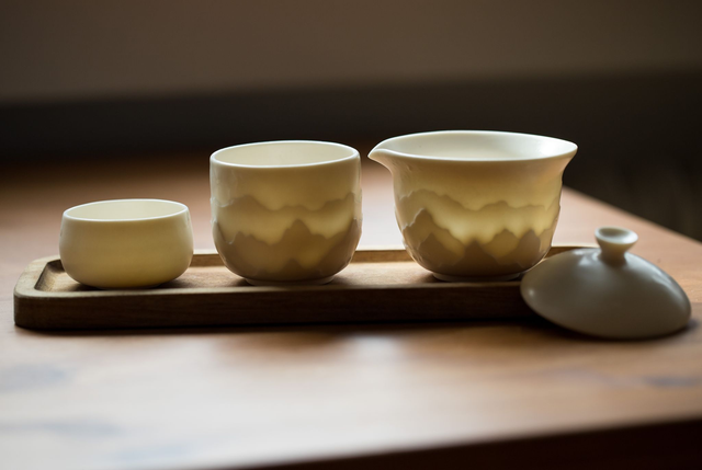 Porcelain Shiboridashi tea set